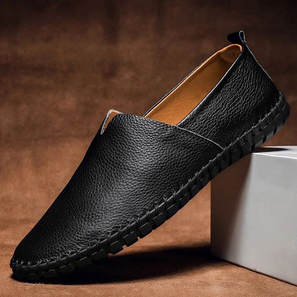 Mocasín de cuero artesanal