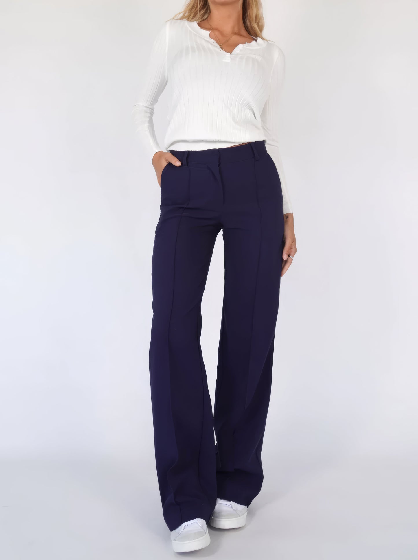 Pantalón acampanado de tiro medio | Elena